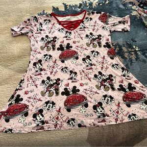Disney - Pink Mickey Mouse shirt